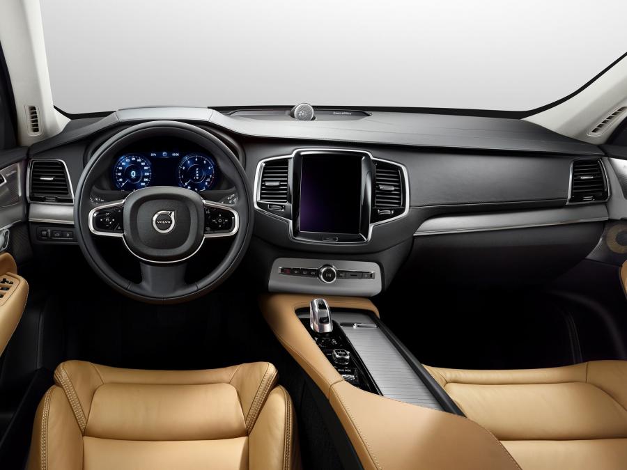  Volvo XC90 T8 2014 года  (фото 8 из 10)